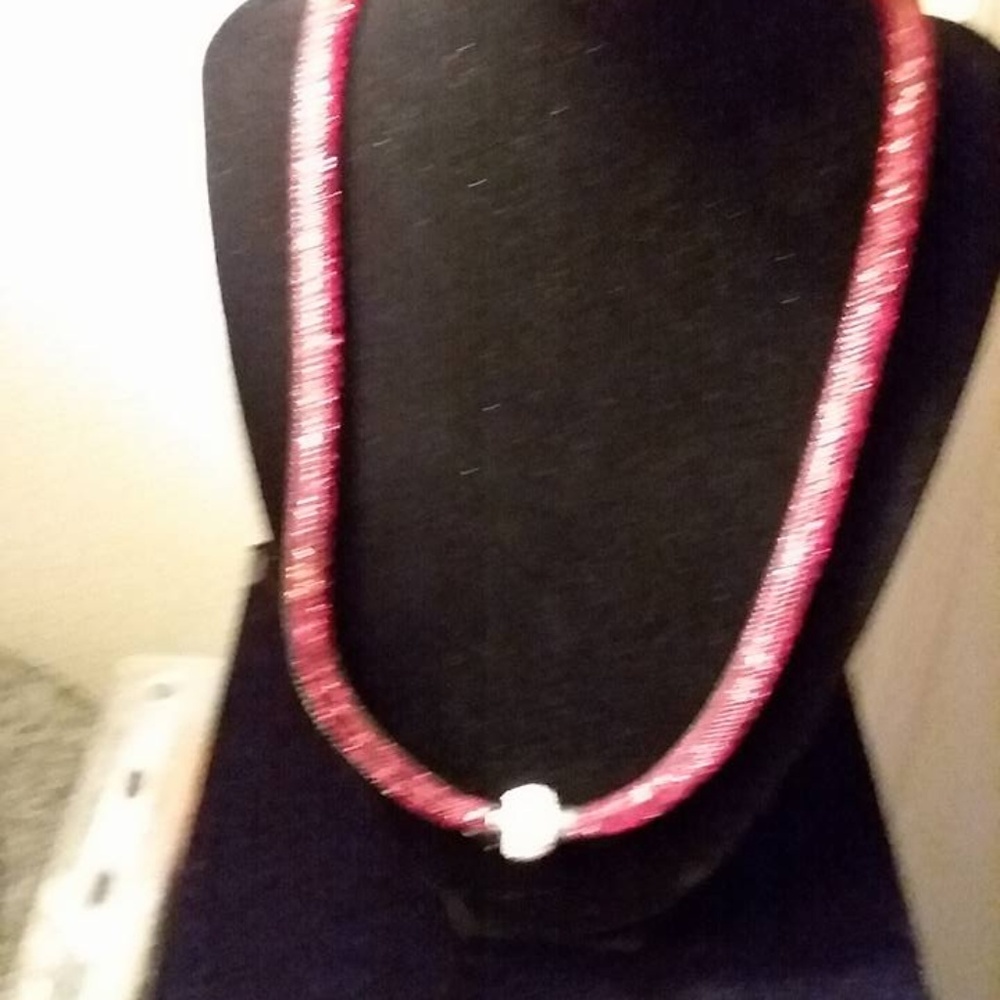 RED MESH NECKLACE